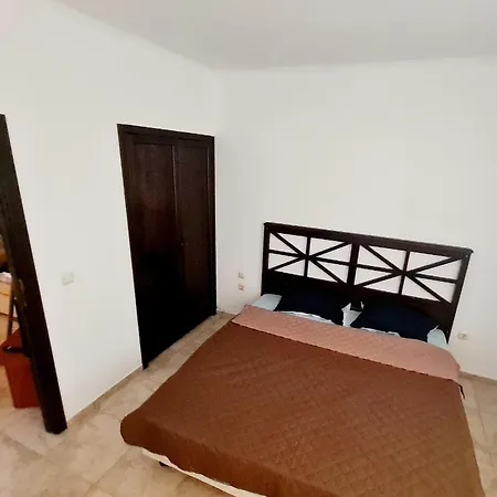 Almi - The Cliff Apartman Obzor