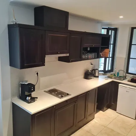 Almi - The Cliff Apartman *