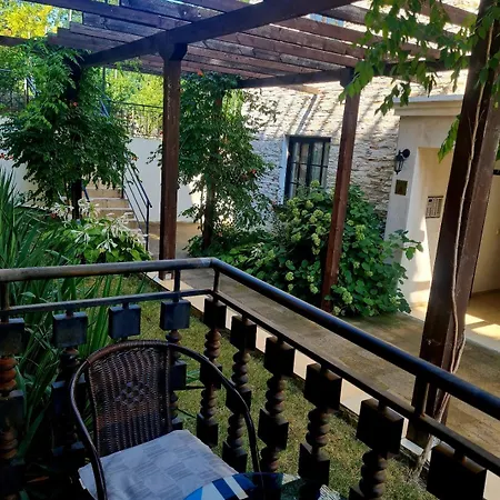 Almi - The Cliff Obzor