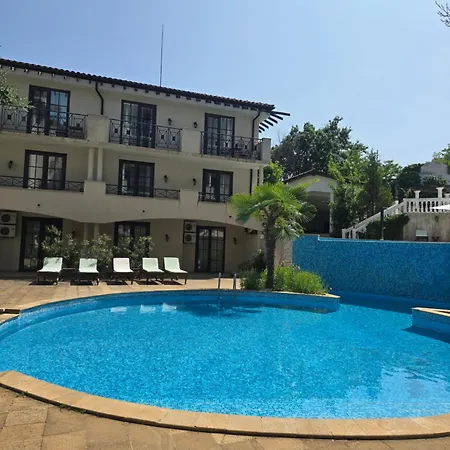 Almi - The Cliff Apartman *