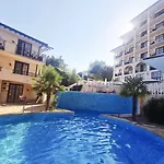 Almi - The Cliff Apartment *